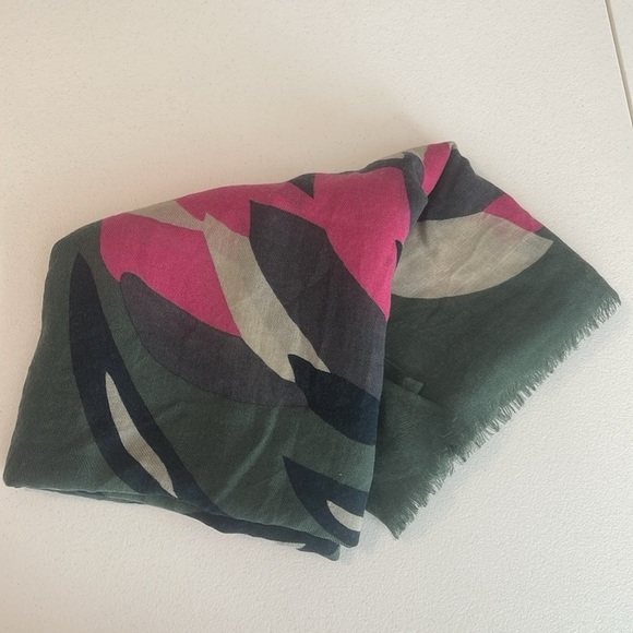 NWT Les Belles Vagabondes 100% Wool  Oversized Scarf Mini Throw NWT - Picture 5 of 5